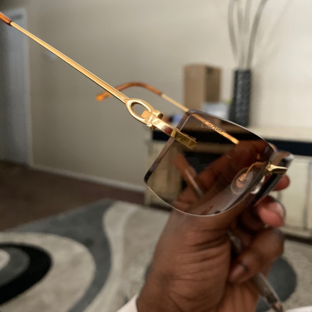 H - Picture 11 of 16